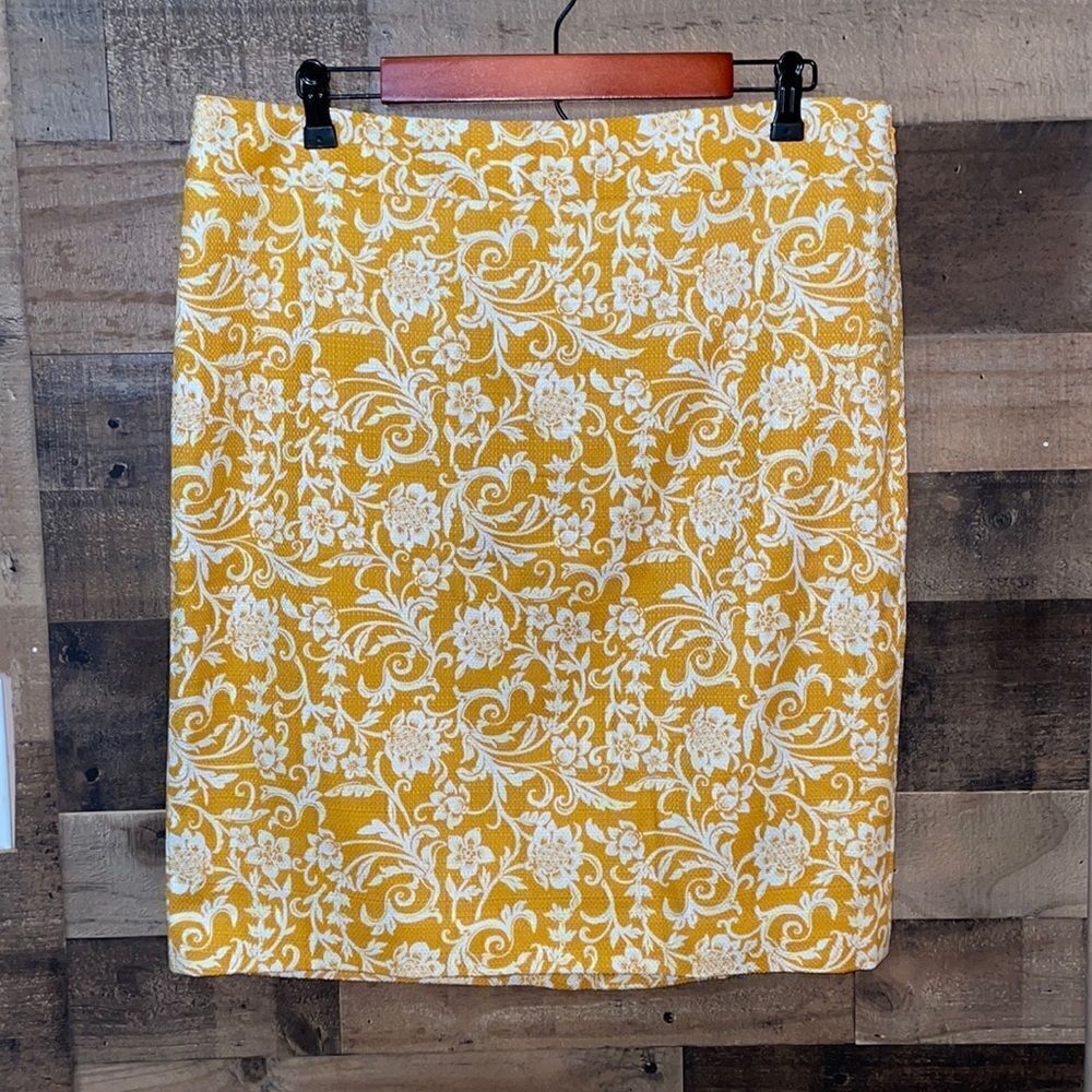 ✨Loft Gold & White Floral Knee Length Skirt, NWT